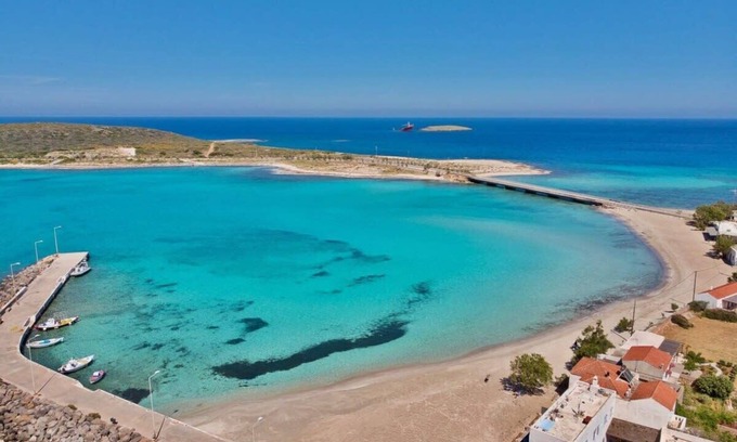 Diakofti Apartment | Escape to Paradise at MakriKythera's Pool Retreat