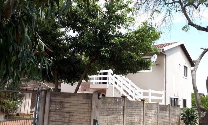 Durban North Apartment | Escape to serenity at our enchanting 2-bedroom cottage nestled in Glen Anil.