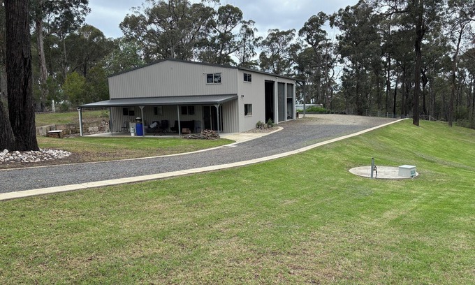 Bald Hills House | Escape to the relaxing Boobook Barn.
