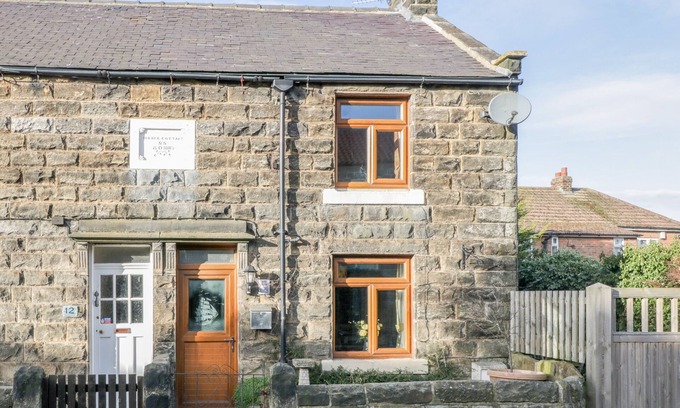 Aislaby Cottage | ESKSIDE COTTAGE, pet friendly, character holiday cottage in Sleights