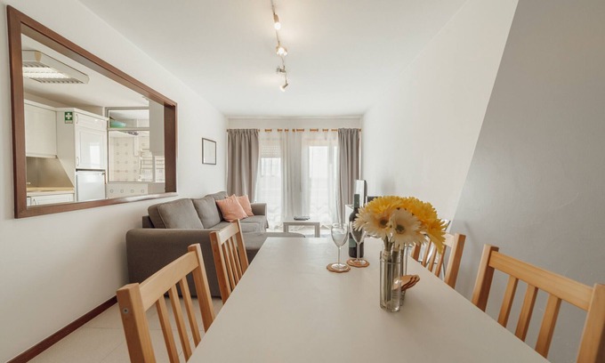 Espinho Apartment | ESPINHO MODERN 3 BEDROOM APARTMENT by VACATIONY