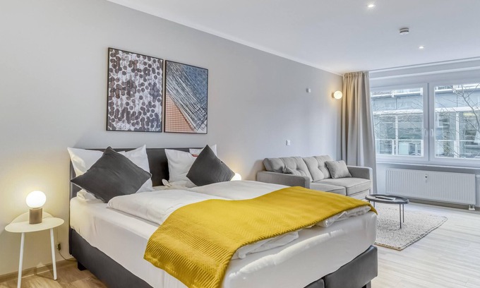 Stadtkern Apartment | Essen Kibbelstr | Suite XL + Sofa Bed + Balcony