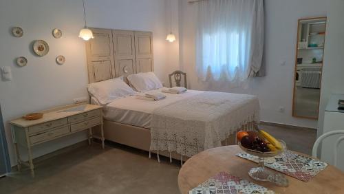 Andros Town Apartment | Est 1852 - Cozy
