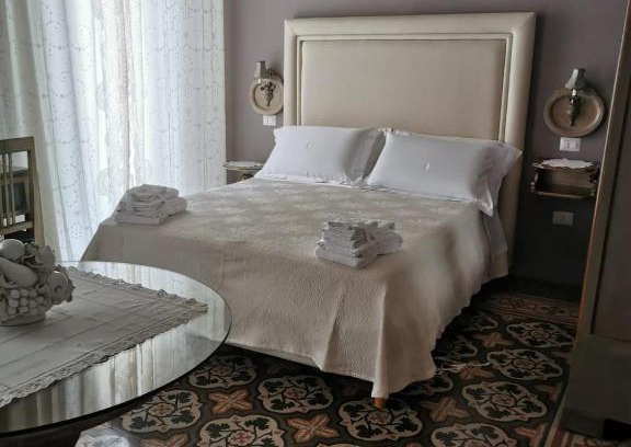 Crotone Bed & Breakfast | Estes