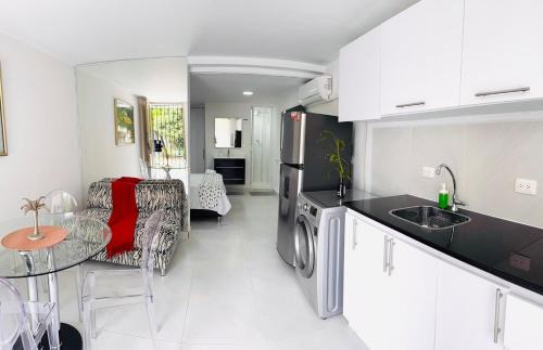 Cali Apartment | Estudio con buena ubicación y aire acondicionado