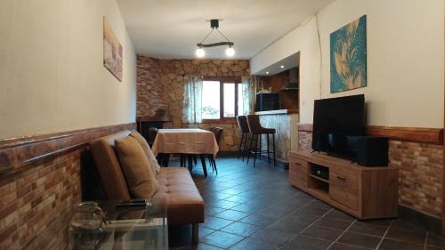 Partido de la Sierra en Tobalina Apartment | Estudio Lara