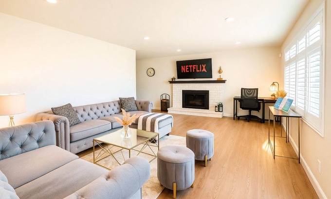 Southeast House | ✨European Style Hideaway💝Central Location⭐GameRoom⭐Free Wine⭐Fast Wifi⭐NetFlix