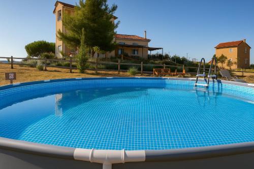 Kapandriti Villa | EuZoea Country Home