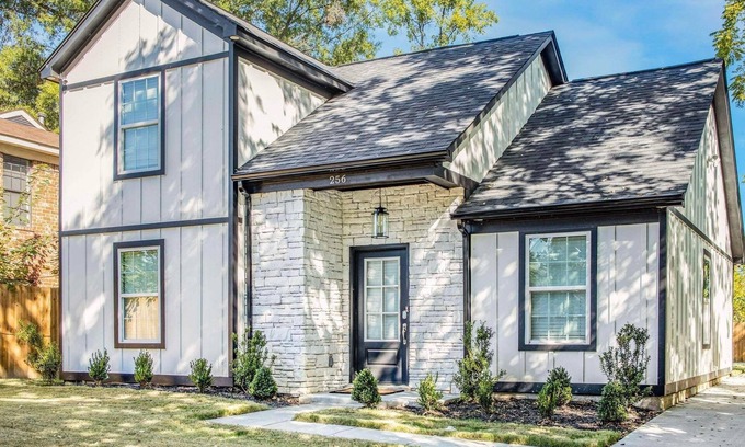 South Memphis House | EV Charger - Family Friendly - Close to Downtown