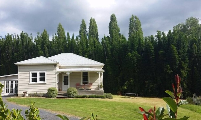 Pakaraka Cottage | Eva's Cottage - in the middle of everywhere !