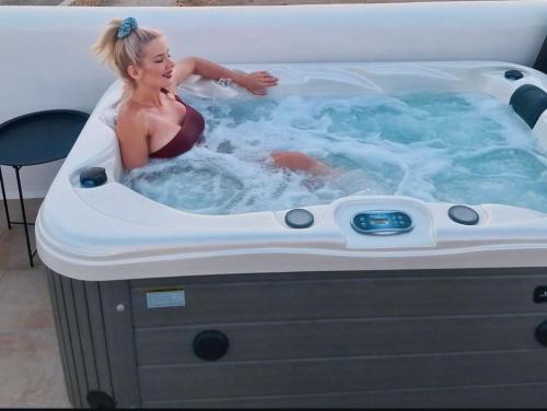 Skopelos Villa | Evagelia's deluxe villa-Roof Top Jacuzzi