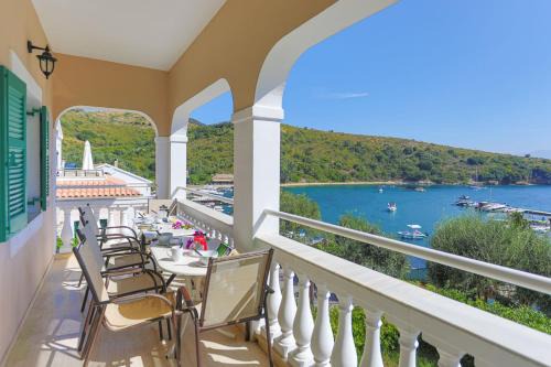 Agios Stefanos Apartment | Evanna House in Saint Stephanos