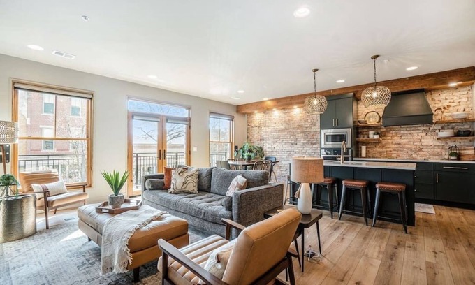 Holland Condo | Evelyn 201 Fabulous Condo on 8th with Terrace