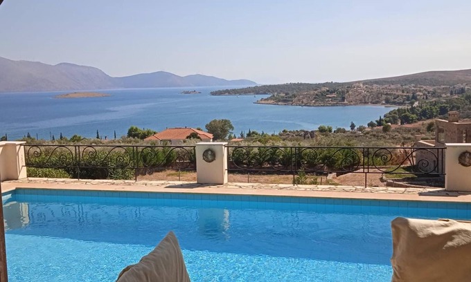 Galaxidi House | Everchanging View