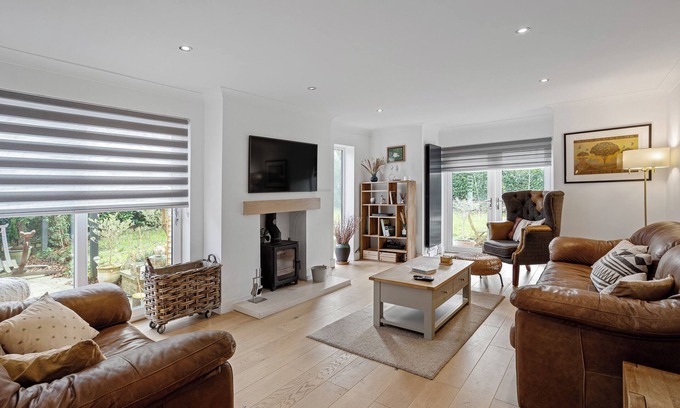 Ripon House | Evergreen Eco House - Large home with Parking, WIFI in a central location.