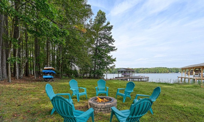Bumpass House | Evergreen Escape at Lake Anna