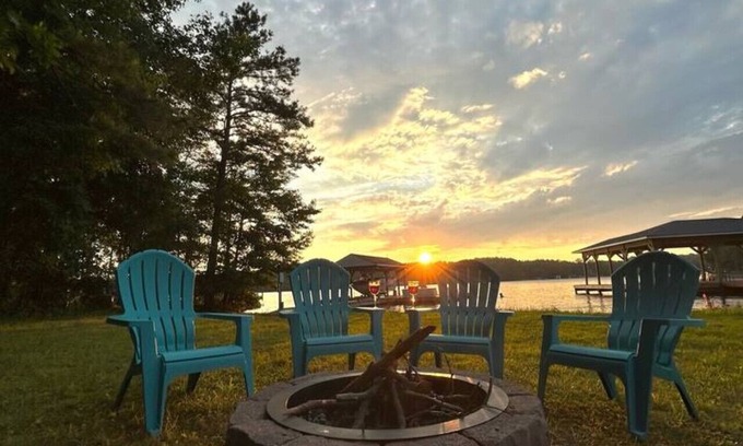 Bumpass House | Evergreen Escape- Waterfront Home, Kayaks, Updated
