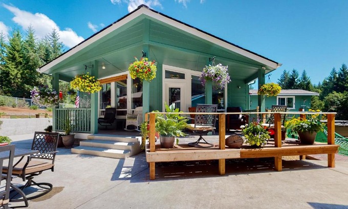 Longbranch House | Evergreen Hideout