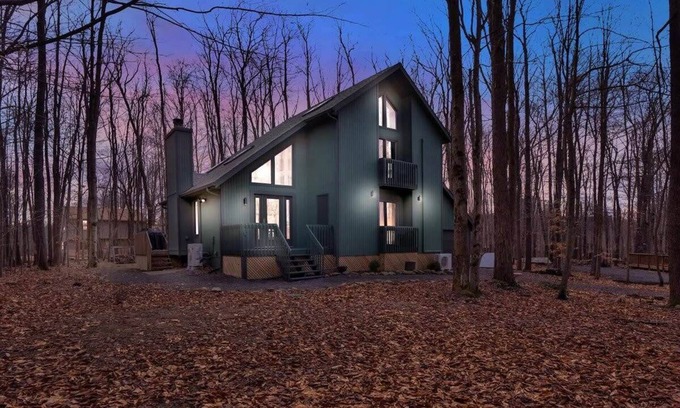 Gouldsboro House | Evergreen Lodge | Hot Tub | Wi-Fi | Fireplace