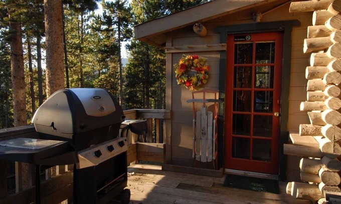 Evergreen Cabin | Evergreen's Colorados Log Cabin-Cool Crisp Summer Air. Beat the Heat @ 9000 Feet