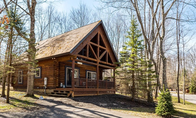 Thayerville House | Evergreen | Wooded Views from Balcony + Private Hot Tub