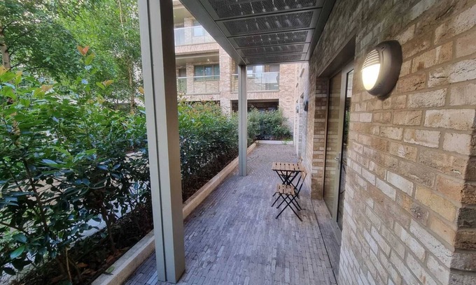 Beckton Apartment | ExCeL London - Fantastic Garden & Terrace with a 3-Bedroom-Condo