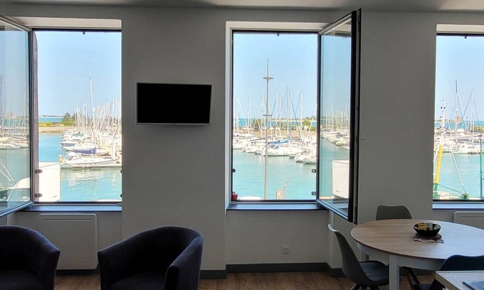 Saint-Vaast-la-Hougue Apartment | Exceptional sea view