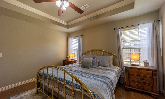 Powell House | Exceptional 10/10 Rated Pea Ridge Retreat with Jetted Tub, Near Crystal Bridges!