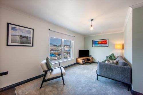 Oban Apartment | Exceptional 2BD apt with Oban Bay views - next to ferry terminal & train station