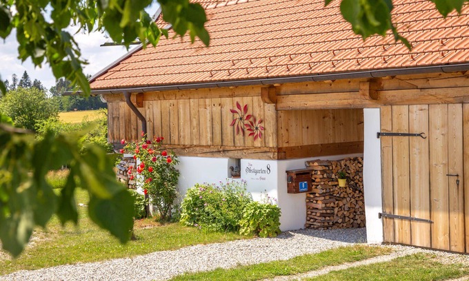 Ebersberg District Apartment | Exceptional apartment between Munich and Salzburg, with garden, quiet location