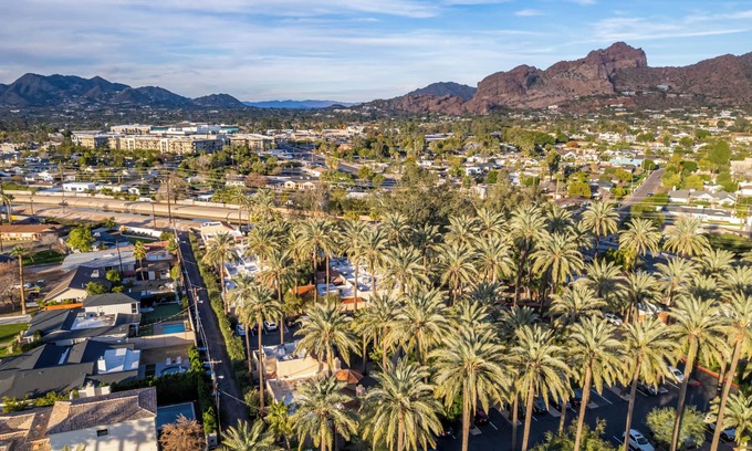 Camelback East Condo | Exceptional community! Biltmore/Arcadia location. Impeccable! King & Queen bed!