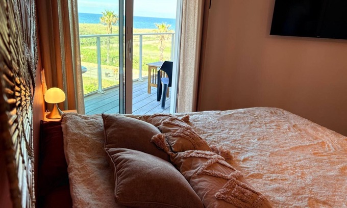 Sainte-Marie-Plage Apartment | Exceptional seafront view in Sainte-Marie-la-mer (66470).