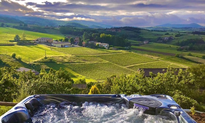 Theize Villa | Exceptional villa with swimming pool, spa, view in the middle of the vineyards