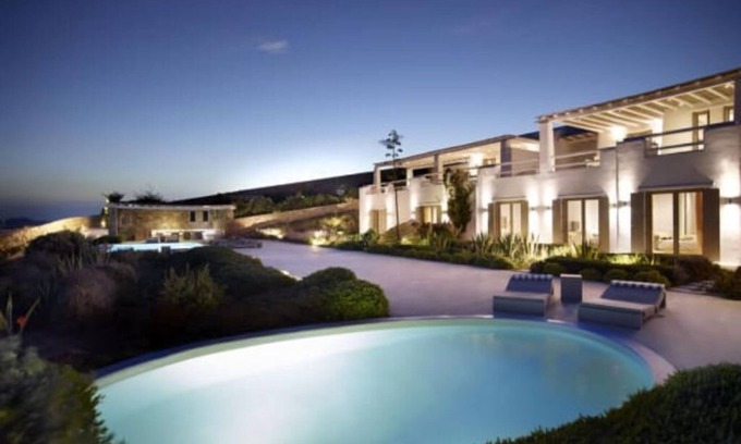 Platis Gialos Villa | Exceptionally Unique Villa with Superb Amenities