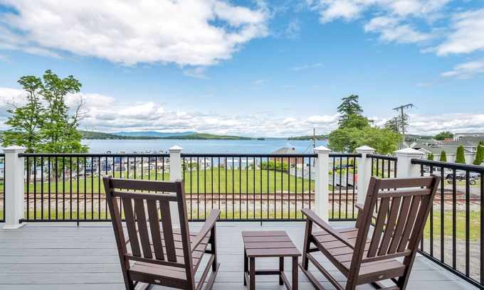 Weirs Beach House | 🌟 Exciting Lakefront Getaway Awaits – Your Ultimate Vacation Experience! 🏡🌊