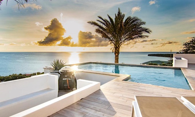 Bisento Villa | Exclusive 10-Guest Seaview Villa in Gated Community with Pool & Private Beach Access