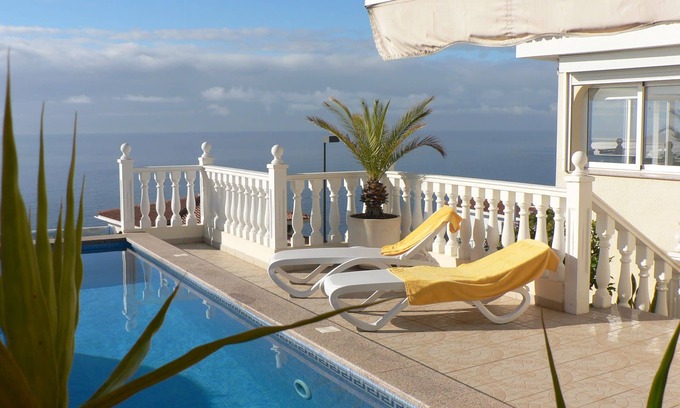 Sauzal House | Exclusive and peaceful private villa with pool and fantastic 180 ° Meerbick