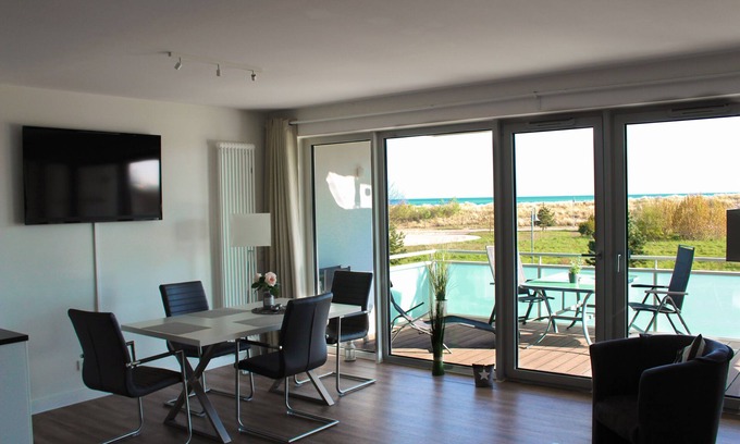 Heiligenhafen Apartment | Exclusive apartment "Meerdüne" in direct beach location with balcony and sea view