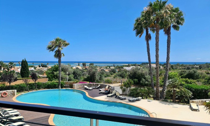 Alfarrobeira Apartment | Exclusive apartment in the resort Foz da Ria,ocean view, pool, gym, sauna, wifi