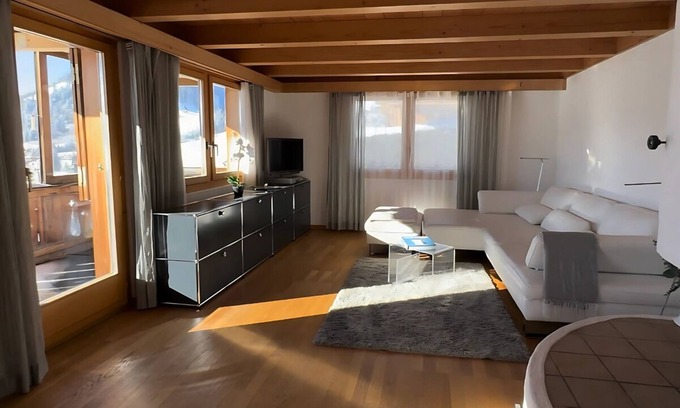 Schoenried Ski Chalet | Exclusive chalet with 360° panorama 7 minutes from Gstaad