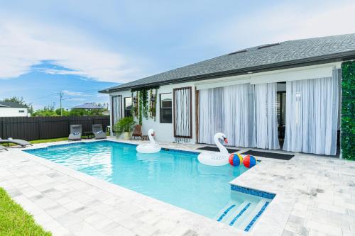 Mariner House | Exclusive Design, Heated Pool, BBQ, Firepit, Mini Resort, Unforgettable Memories