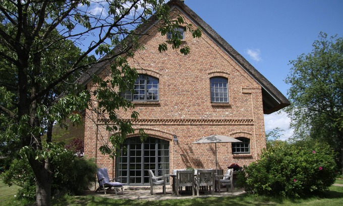 Schierensee House | Exclusive holiday home under thatch in beautiful Holstein countryside