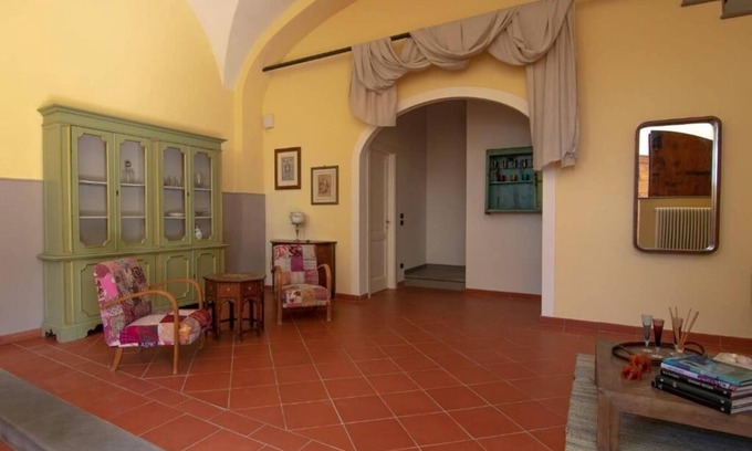 Saturnana House | Exclusive house nestled in the Tuscan countryside, between Florence and Pisa, with swimming pool.