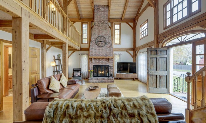 Princeton House | Exclusive in-Town Red House w Terrace and Backyard