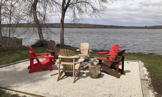 Barrie Cottage | Exclusive Lakefront House on Private Lake