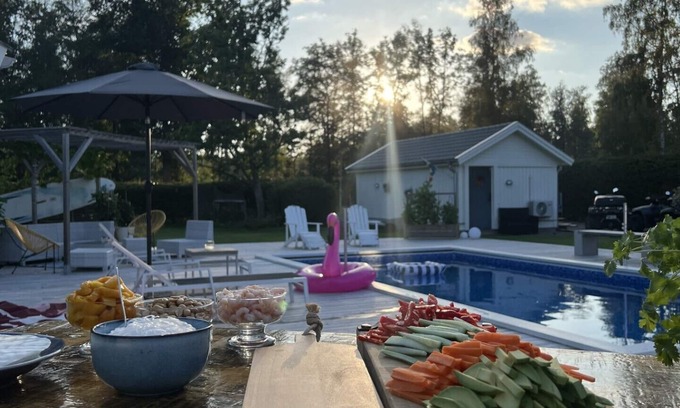 Lekeryd Villa | Exclusive lakeside accommodation with pool, jacuzzi & large living areas