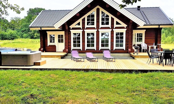 Perstorp Cabin | Exclusive new log house with fantastic lake view