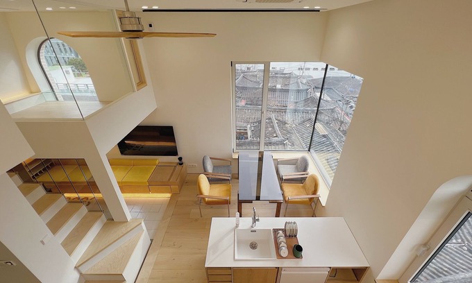 Gahoe-dong Apartment | Exclusive Penthouse w/Hanok Village View 3-min Metro next to 2 Palaces