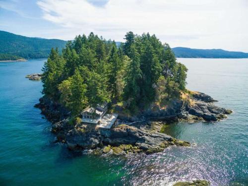 Sunshine Coast Villa | Exclusive Private Island - Pacific Ocean Paradise