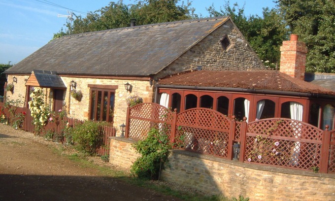 Hook Norton Cottage | Exclusive private outdoor Hot Tub for your use only.